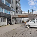 With Seaview, Apartament