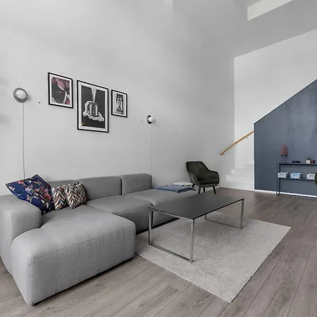 With Seaview, Apartament