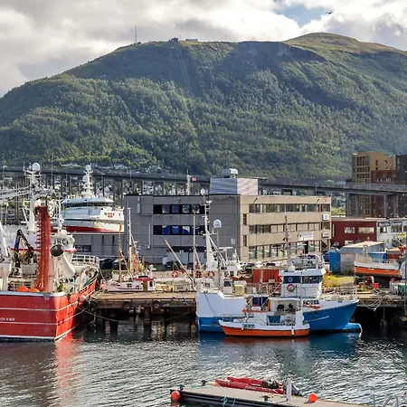 With Seaview, * Tromsø